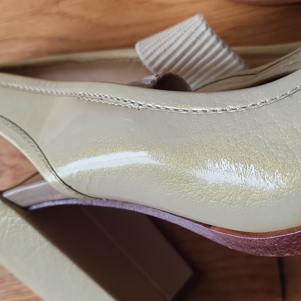 Modern vintage 36 mary janes in gold - Picture 2 of 8